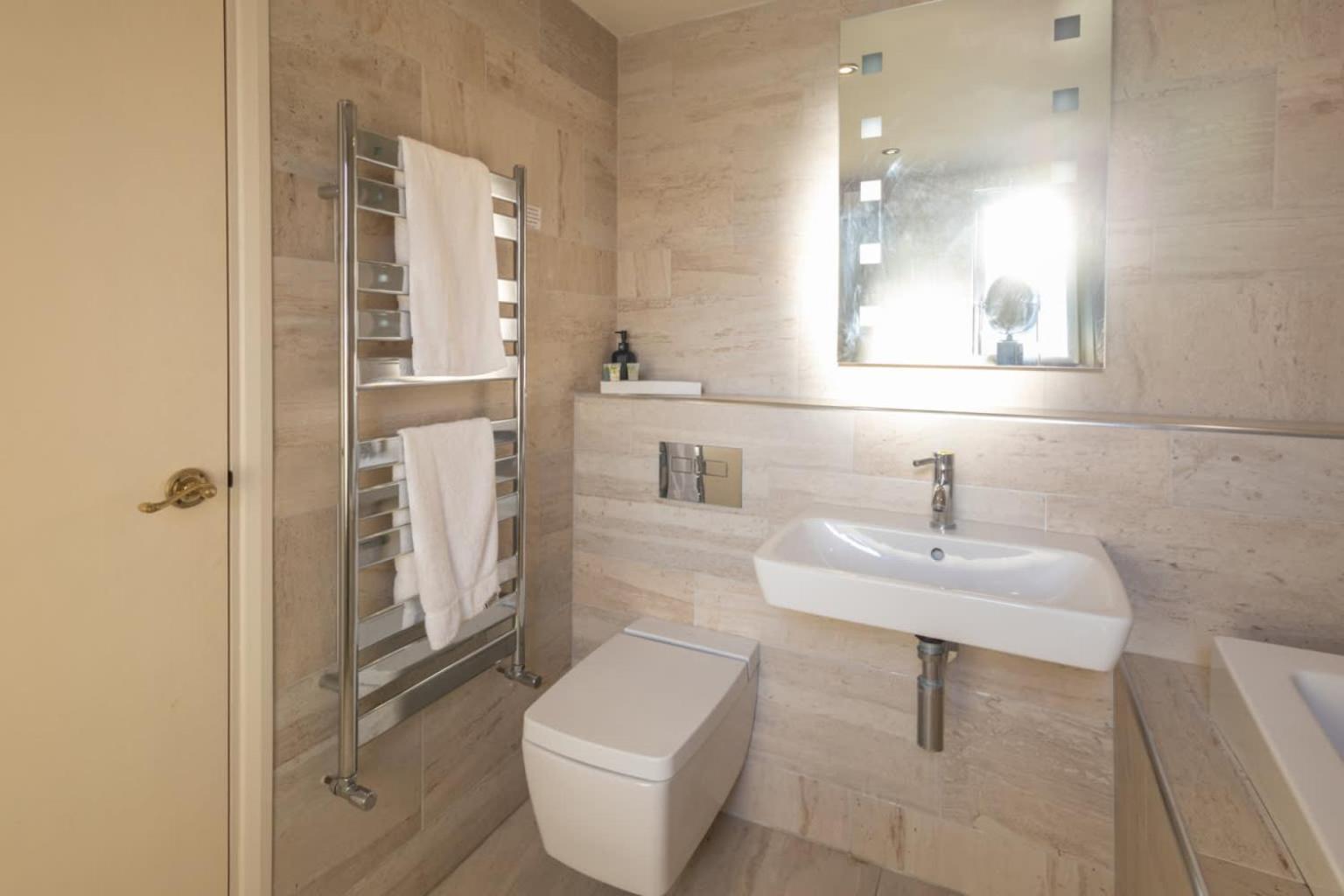 Host & Stay - The Raven Hotel Much Wenlock Oda fotoğraf
