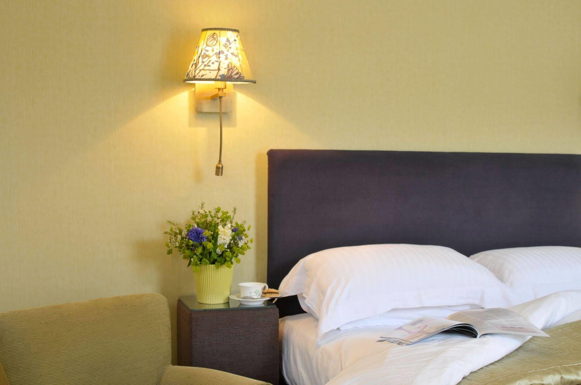 Host & Stay - The Raven Hotel Much Wenlock Dış mekan fotoğraf
